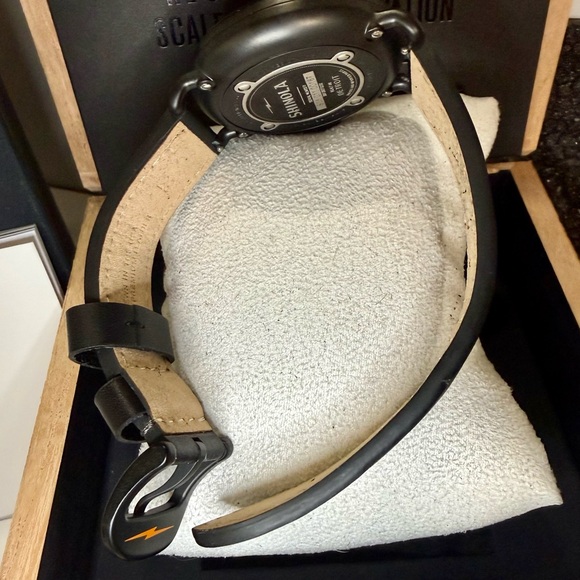 Shinola Runwell Argonite 1069 Blackout Classic Mens Watch - Picture 4 of 7